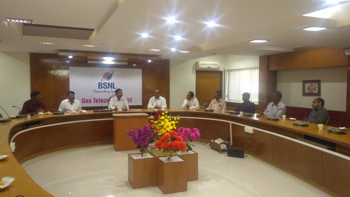 SmitaDarshetkar's tweet photo. प्रमप्र कार्या.गोवा में गणतंत्र दिवस समारोह  @pgm_goa_bsnl @neerja_tiwari @BSNL_MH @pardeeprtgbsnl @pamicool_74 @preethikish1 @INSSRAO @Tohopeislife @avgudi @dgmgoa1 @shamsun04567546 @shobha_kanabur @PranavBisaria @LiberalHead @ParmarA03 @Naman_BKN @BSNL_ka_Bandhan https://t.co/wKRllCQeuN