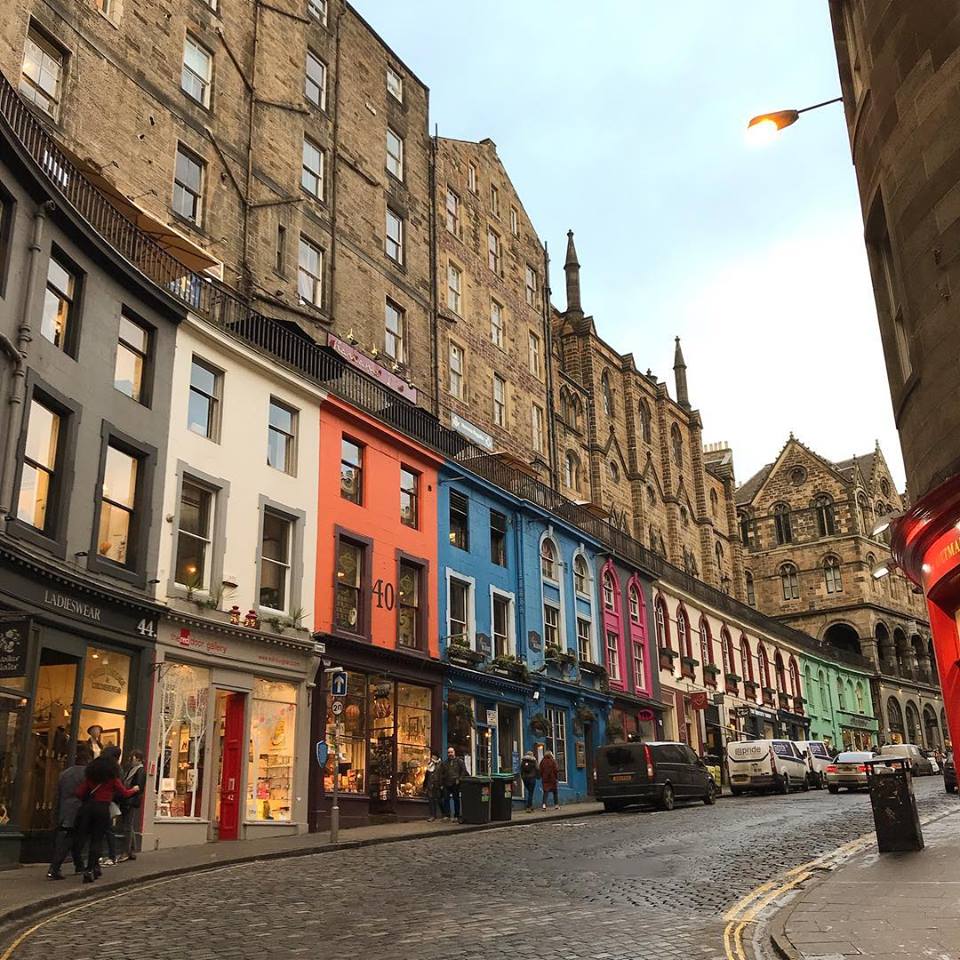 Street in Edinburgh- one might call it a double-decker?