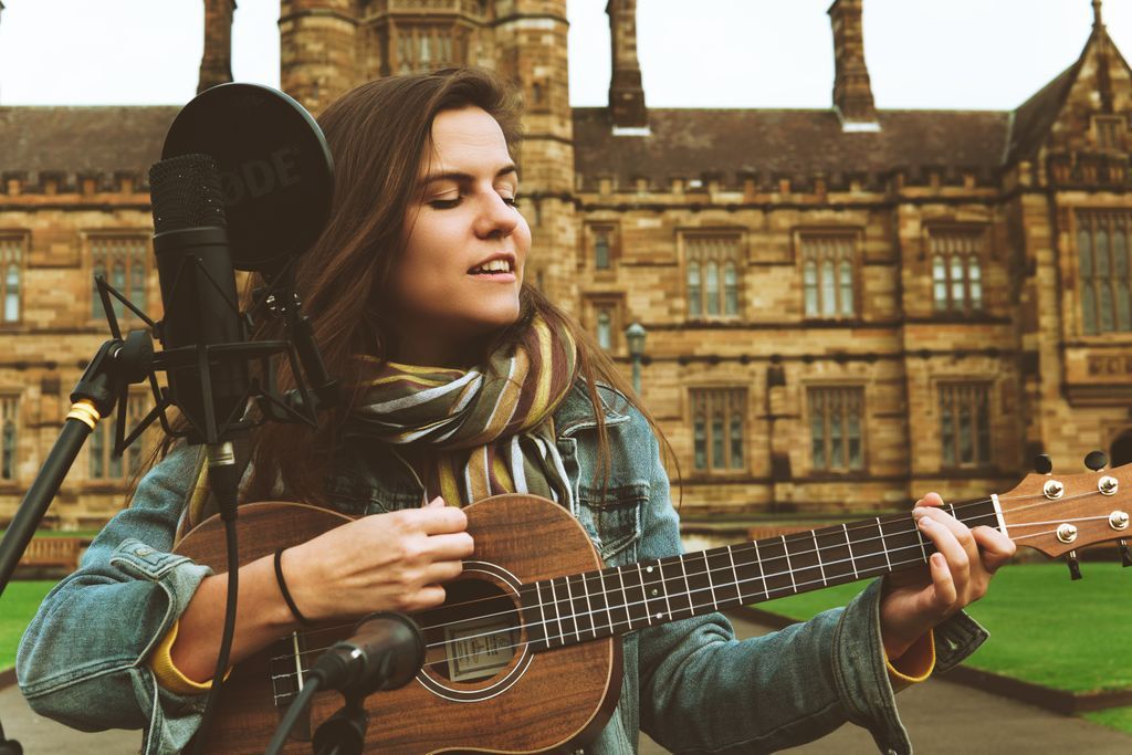 BFAC featured artist, Die mit der Ukulele, shares with us "33 hours" which is one of the first songs she wrote in Australia. Listen to it here: buff.ly/2QNoQBB