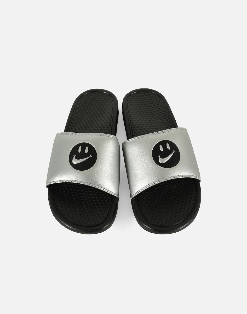 have a nike day benassi