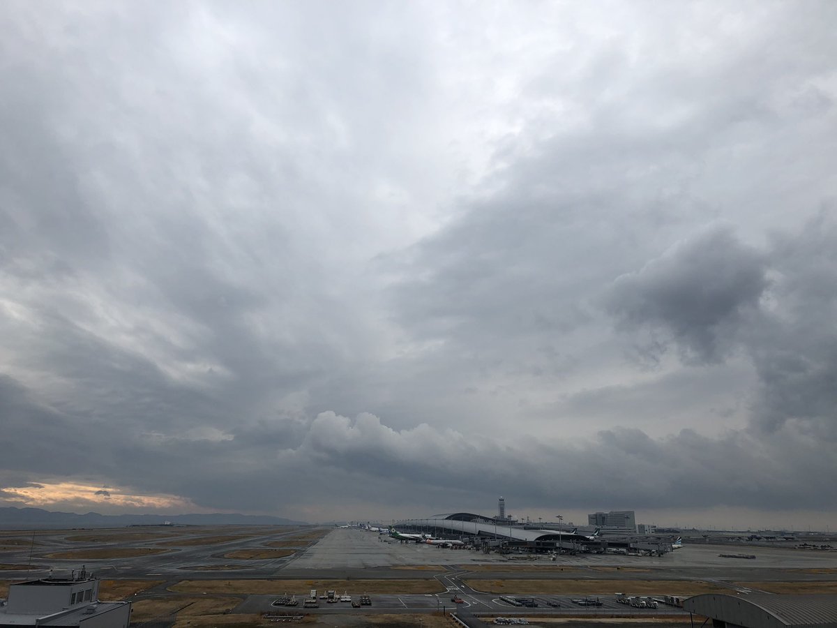 nocca_a's tweet image. 旅立つ予定なしに
空港行ったのはじめてかも！
スカイビューもはじめて♩
海外いきたーーい！！\☺︎/♡
#大阪 #関空 #関西国際空港 #空港 #展望デッキ #スカイビュー #飛行機