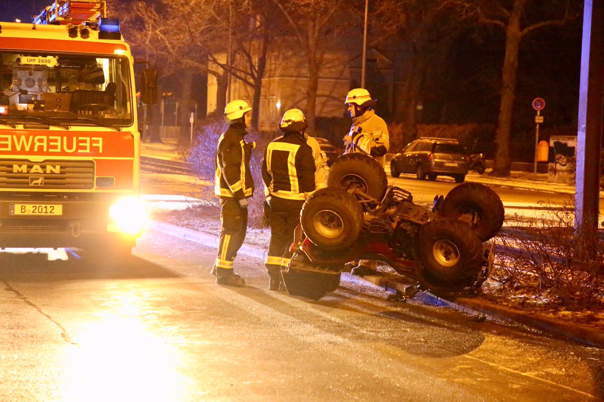 #Berlin #Pankow #FranzösischBuchholz - Fahrer eines Quads kommt ins Schleudern und überschlägt sich, der Fahrer wird dabei verletzt und kommt ins Krankenhaus