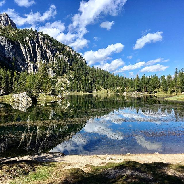 jeffjthompson's tweet photo. Reposting @rockytravel:
Do you have a favourite #hiking destination? There are many places that stay with our memories forever and this is one of them! Love the peacefulness of this place and the contrasting landmarks in the Eastern #Dolomites #Italy .
.
#seeitaly #mountain #alps https://t.co/IusLD90E2T