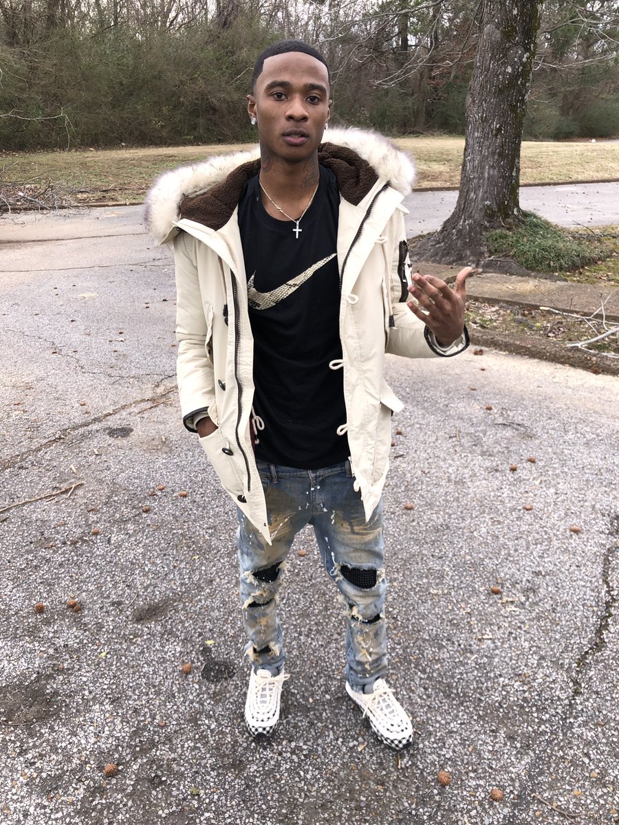 Money_Man_GQ's tweet image. Tryna Link Me Too Sum Shiii 🔗🤬 I Told Em I Don’t Know About It 💯 Bitch I’m Banging 🅰️D🅱️ ‘ They All Gone Lay ⚰️🌹 We Slang Dem Choppas 💥
#FirstDayOut
#IonShootBitches 😤
#FreeDaReal 🖕🏾👮‍♂️
#IGotSomeForYouCappinAhhNiggas