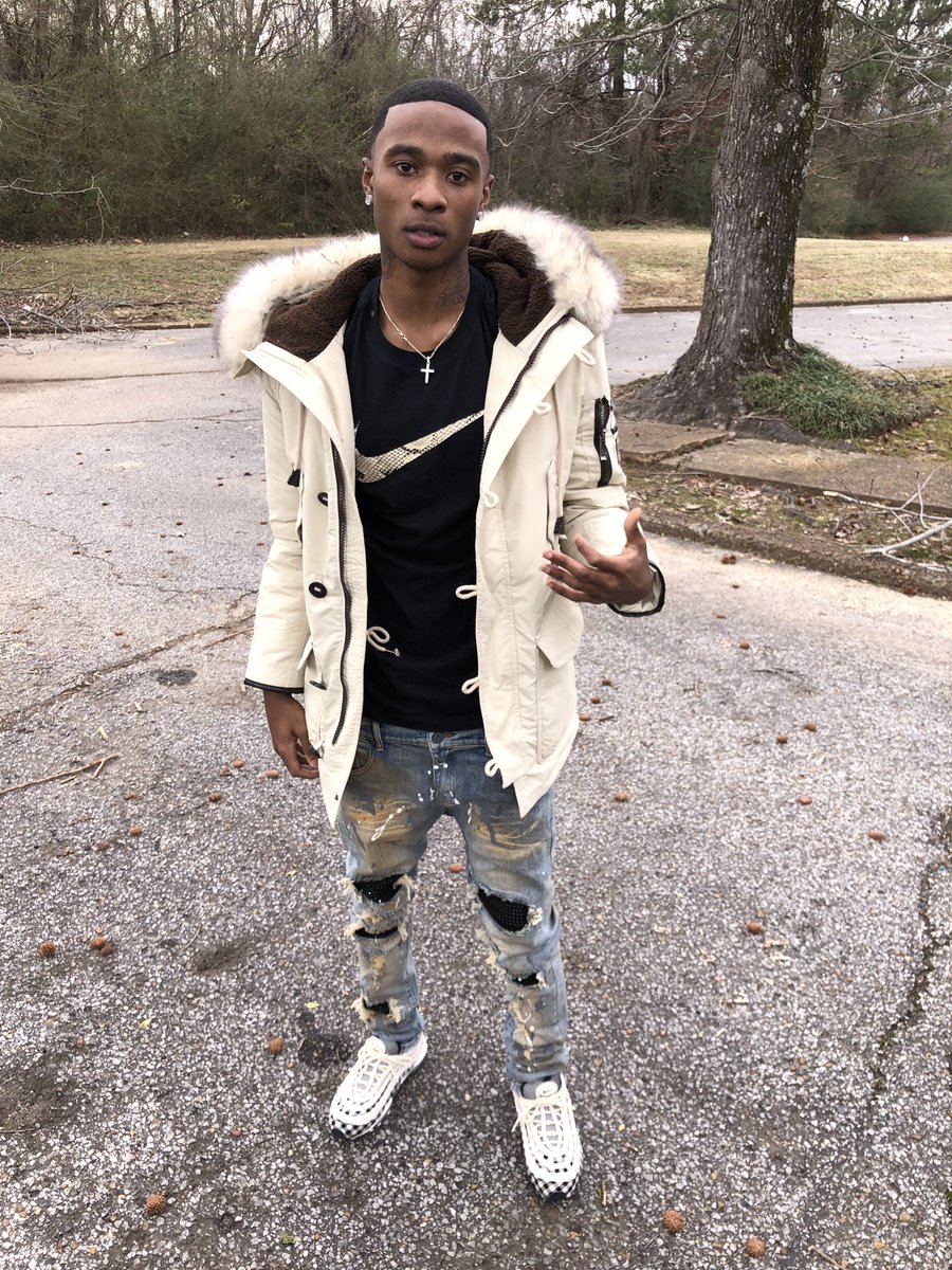 Money_Man_GQ's tweet image. Tryna Link Me Too Sum Shiii 🔗🤬 I Told Em I Don’t Know About It 💯 Bitch I’m Banging 🅰️D🅱️ ‘ They All Gone Lay ⚰️🌹 We Slang Dem Choppas 💥
#FirstDayOut
#IonShootBitches 😤
#FreeDaReal 🖕🏾👮‍♂️
#IGotSomeForYouCappinAhhNiggas