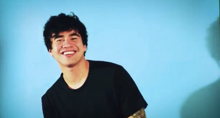Happy birthday to mr calum hood! thank u for everything. i hope u have a good ass bday. love u forever 