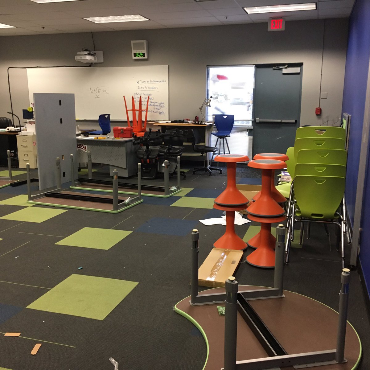 Watching it all come together to create a learner centered environment with flexible tables and seating. Giant shout to the custodial staff @Peninsula1947 and GHHS @psd401 for putting it all together!! So exciting! #studentcentered #innovativespaces #PSDPossibilities