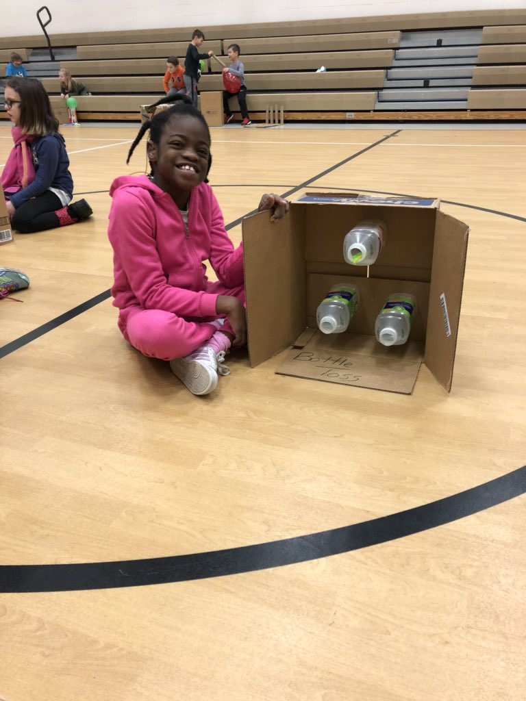 Sizemore2nd's tweet photo. Cardboard Arcade games this week... such great ideas and creations😊 https://t.co/53cAujIn4e