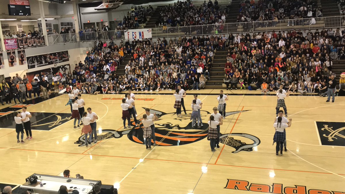 aaronhuff's tweet photo. Another fun Mr. Ryle dance courtesy of the Ryle Raiderettes @RyleDanceTeam #GoRaiderettes https://t.co/p8lmQk2BxW