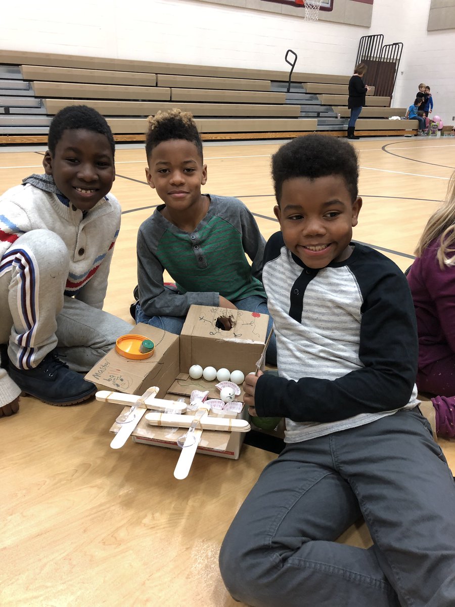 Sizemore2nd's tweet photo. Cardboard Arcade fun... https://t.co/1XKAL5I1az