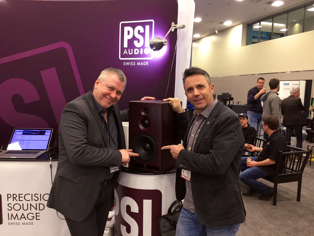 Am Stand von PSI Audio zusammen mit Roger Roschnik vor der neuen A23-M - dem neuen 3-Weg Monitor (verfügbar ab Mai)