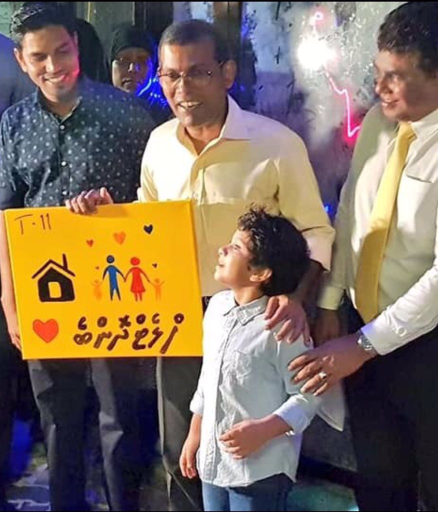 ErickNaajy's tweet photo. MachanGoalhi medhu dhaairaa ah Flat Dhonbe 💛@MohamedNasheed
Mee badhalu nukureveyne haqeegatheh!
#Agenda19
#MahchangolhiMedhu
#NazaahaiytheriMajlis
#Vote4Anni https://t.co/cmnM8HgLYf
