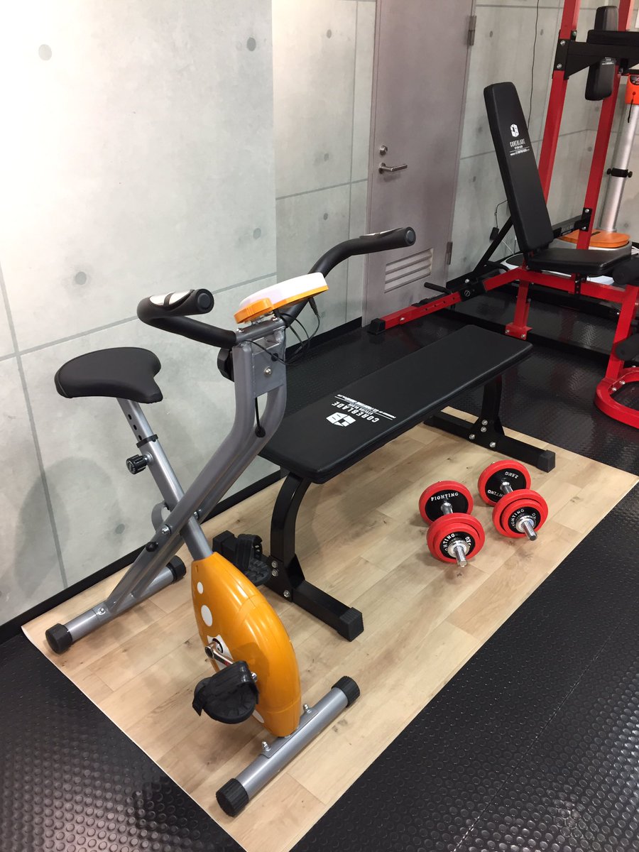 O Xrhsths ファイティングロード東京店 筋トレ東京店 Sto Twitter 一畳ジム フローリングシートの部分が一畳です 一畳あれば フラットベンチ ダンベル エアロバイクが置けます 画像のセットで24 500円 税別 プライベートジムの出来上がりです 一畳あれば
