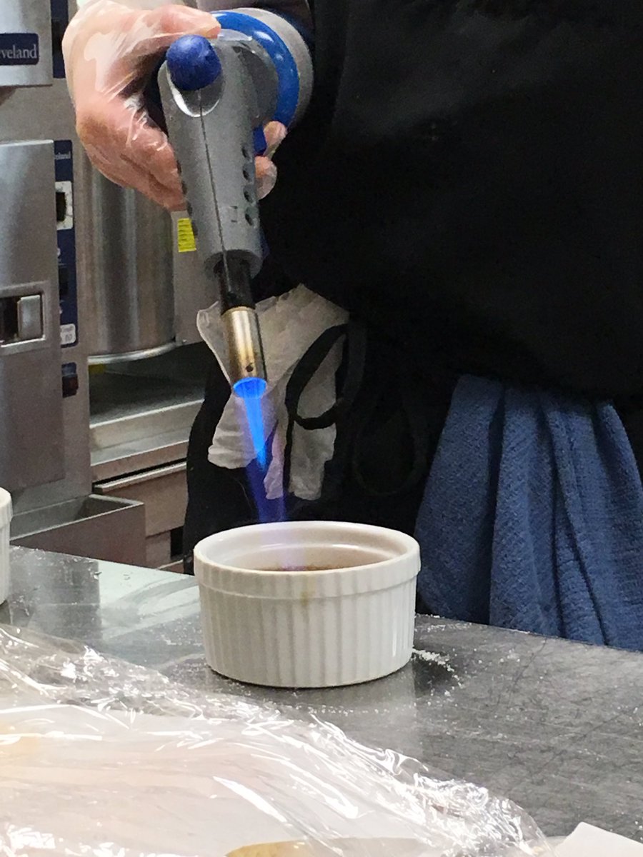 amclainoatc1's tweet image. @OATCRoadrunners finishing the meal with fabulous desserts! Great job tonight! #OATCProud @OlatheCTE