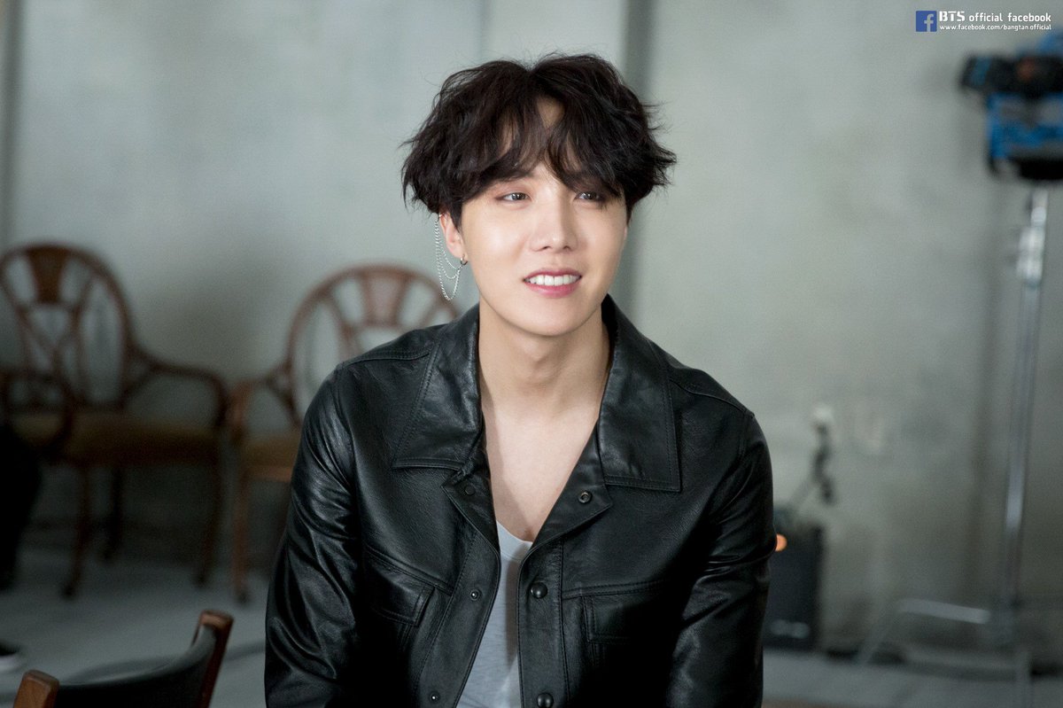 CHIM_STUDI's tweet photo. #iHeartAwards #BestFanArmy #BTSARMY @BTS_twt
? 호석 오빠 미모 실화니? https://t.co/2Jg0k2Wz5J