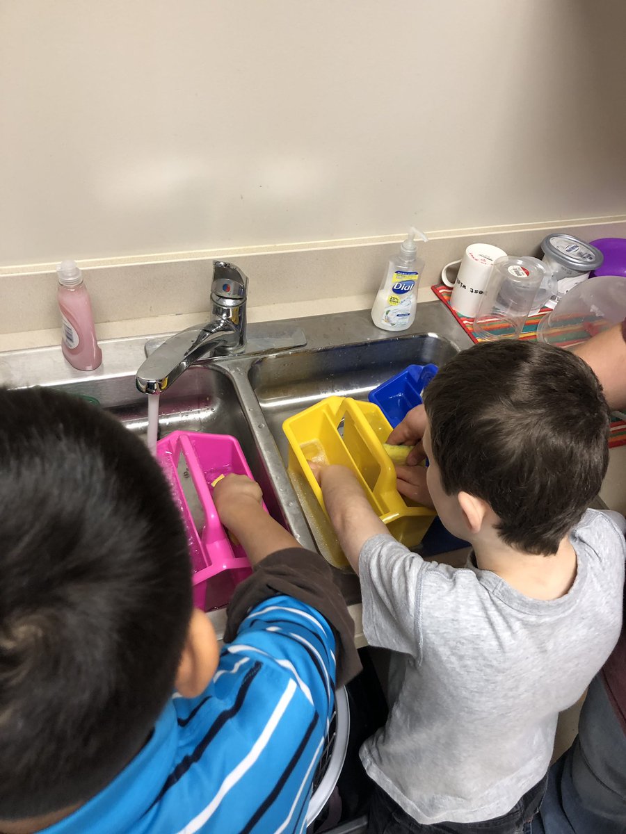 CoombsClass's tweet image. Great Friday!!!  I love witnessing my students work hard toward a common goal..... dishes and laundry. @CoombsClass @DukeElem