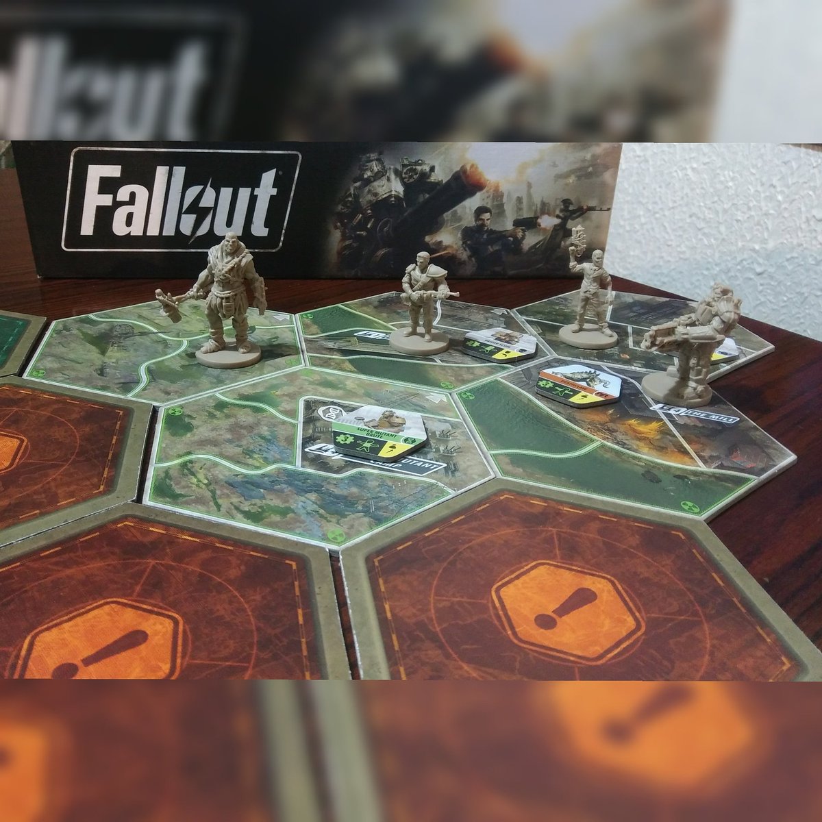 DeMesaGamer's tweet image. Fallout the board game, ¿ya lo han jugado?

La verdad es que también es de mis favoritos, creo que tengo muchos favoritos 😅.
.
.
.
.
#fallout #fallouttheboardgame #boardgamesmexico #miniaturas #juegosdemesa #juegodetablero #tabletop #tabletopgames #love #foto #Xalapa #Mexico