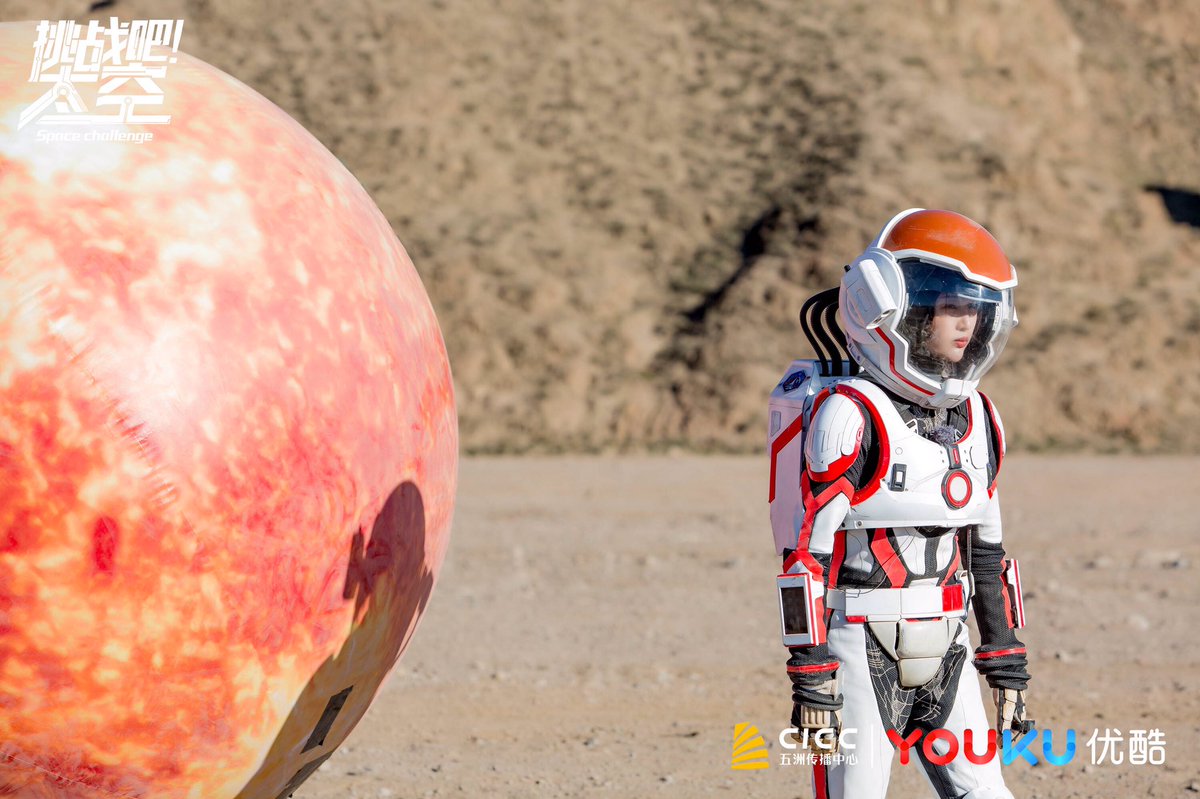 dreamujung's tweet photo. For her birthday, she actually just went to the moon...

Your faves could never https://t.co/od6UnhQEvu