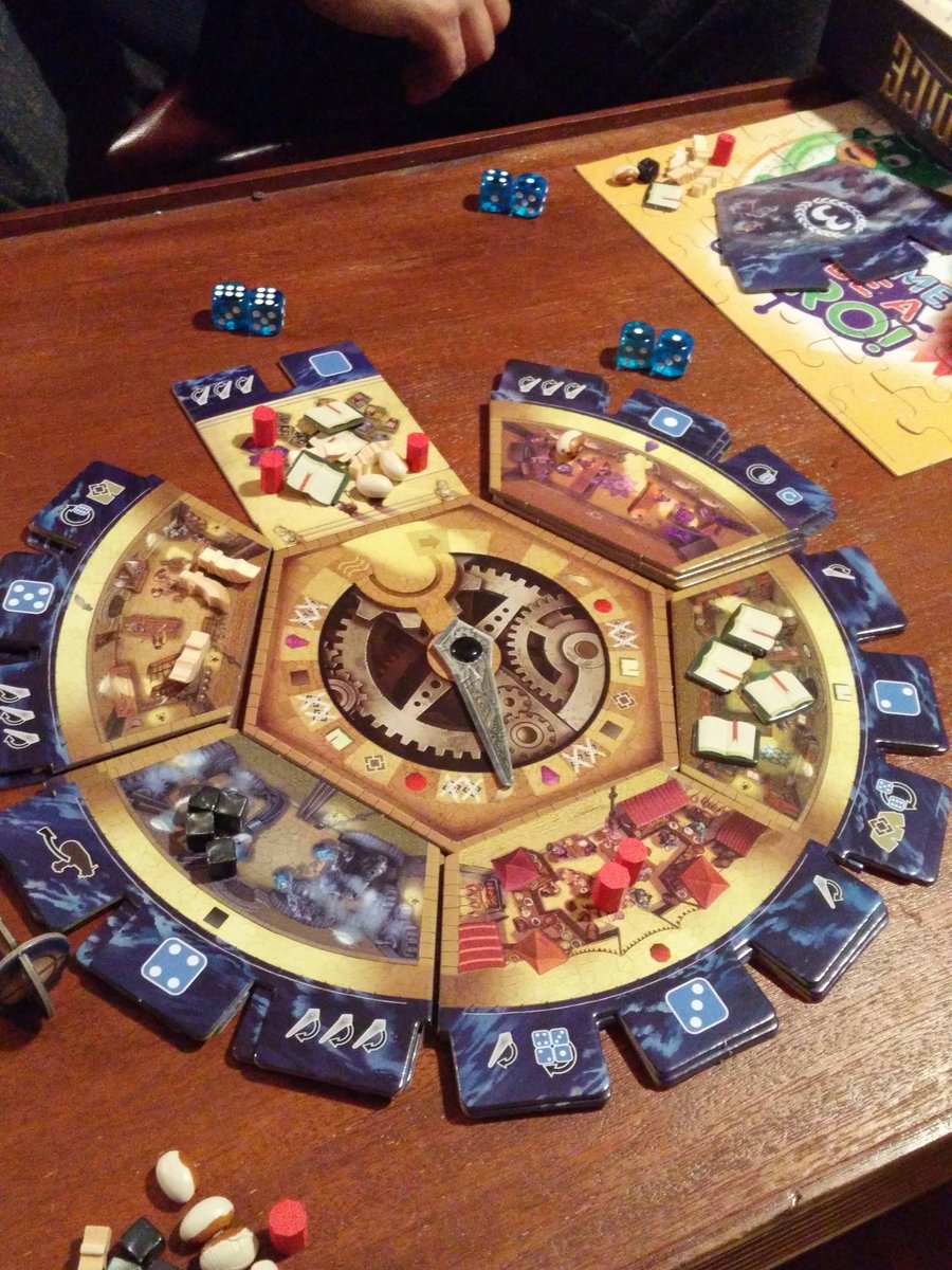 DudeGamesUs's tweet photo. Atlandice... Not a Dude Game, but still a clever little dice game where there's a lot more strategy than luck. https://t.co/wRHdlc4WTf