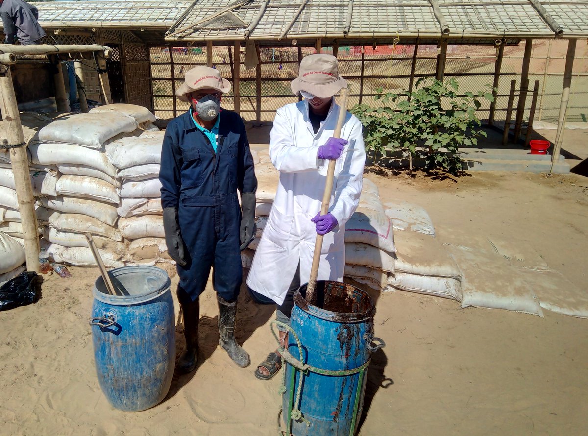 DRKvorOrt's tweet image. #Sampling is one of the crucial points in our work at the #fieldlab thats why we went out to train people on site on sampling methods. We had a lot of fun and produced our second batch of samples. #Labmethods
#Training #IFRC #Poop #Bangladesh
@MayersGennike
@BDRCS1 @Federation