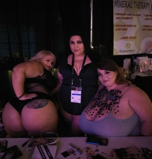 With @lexxxiluxe and @tiffanystarbbw at @AEexpo https://t.co/DgI2YkZ5fS