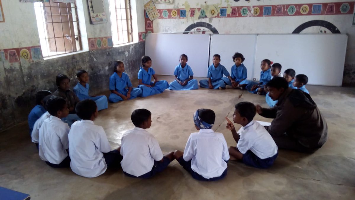 Avimanyu_Ragadi's tweet photo. @DM_Malkangiri @Jitkumar2Rath @MsmeDepartment @OrissaRtf @CANOdisha Fucus Group discussion with School student abut Quality of MDM At-Nuaguda,GP-Rashbeda,Block- Khairput,Dist-Malkangiri. #tranperancy #comunity #ownership #socialaudit #NFSA #2013 https://t.co/QJ3aeZlaTL