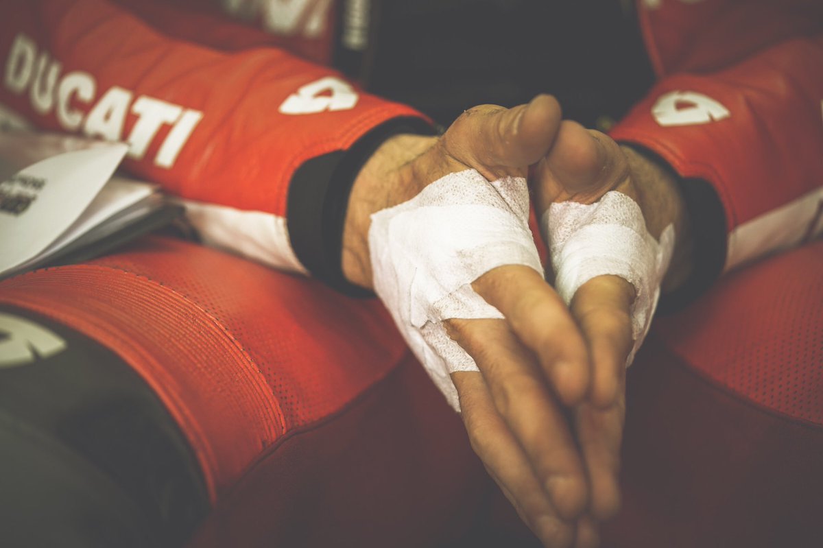 FAlex79's tweet photo. #TrackFighters
@Petrux9
@AndreaDovizioso
@DucatiMotor
@MissionWinnow
@MotoGP
#FAlePhoto
#morethanpushabutton
#2019targetlocked
#SonyA9
#sonyimagingambassadors #sonyitalia
#alphalovers
@sonyitalia
@Sony https://t.co/eyBQjeL1K2