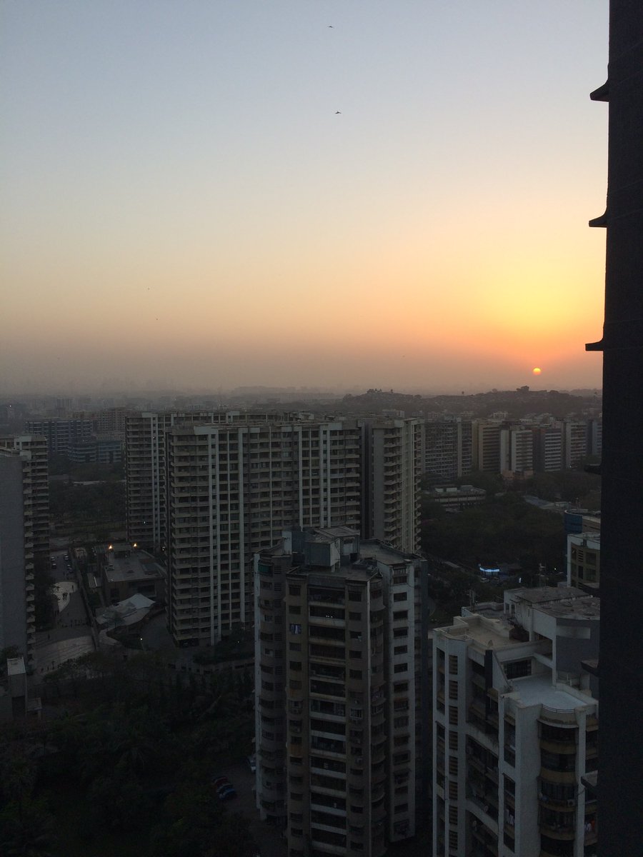 rajesh_bhojani's tweet image. Sunset as seen from my bedroom window #Roomwithview #sunset #MumbaiWinters #Highrise