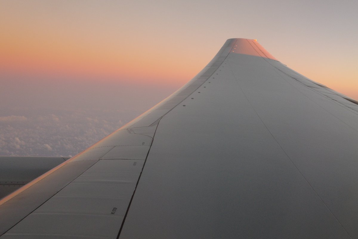 after flight to heathrow, made way into cockpit of fav aircraft
boeing 777, w/its beautiful raked wings 
pilots were delightful & explained some of the controls (tho made me wear cap)
what are your non-science moments that spark joy?
#secondcareer #avgeek