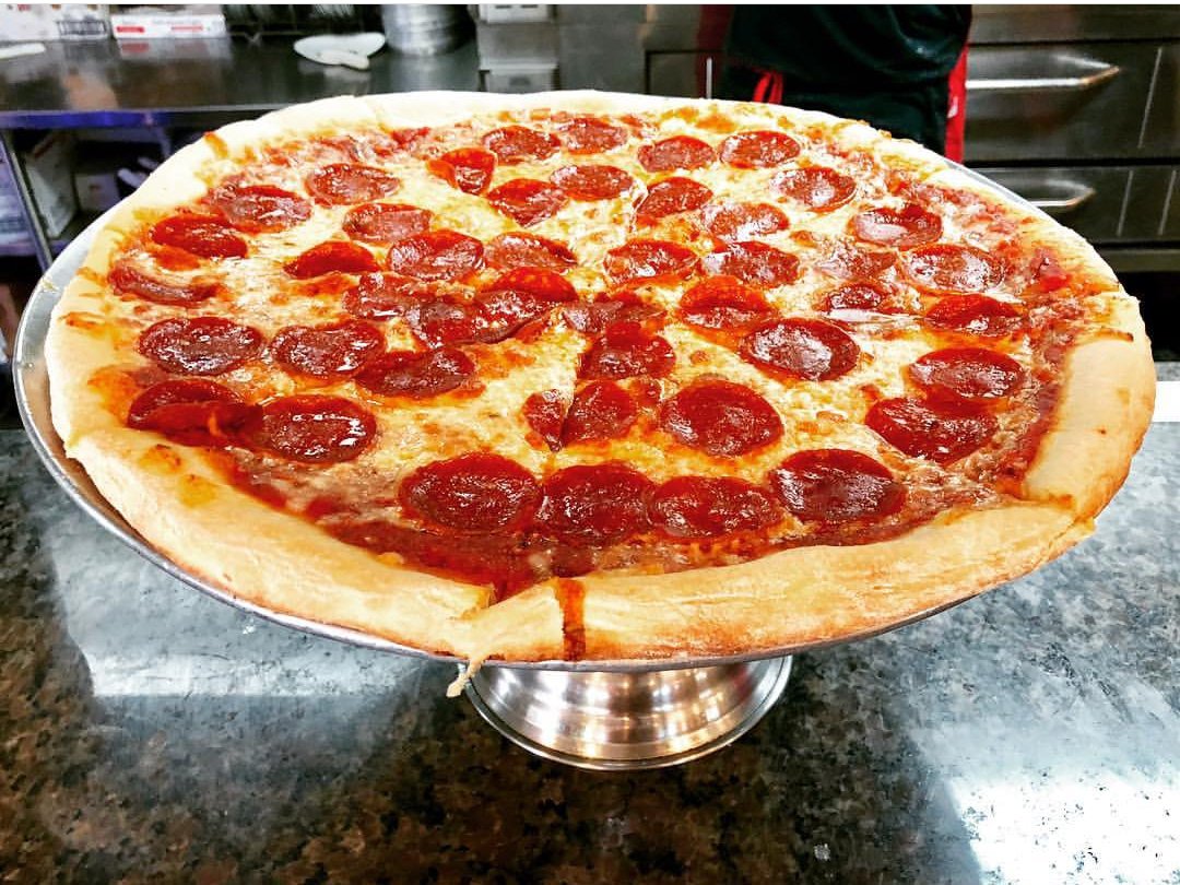 DowntownStephen's tweet photo. #RT @DWNTWN_ORLANDO: You will always have a 🍕 of my heart. Who else is celebrating #NationalPizzaDay?! 

📸: Anthony's Thornton Park https://t.co/9rRTIcQefN