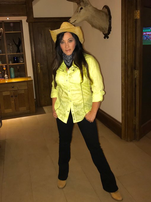 Off to a barn dance https://t.co/MUx0FQBKJl