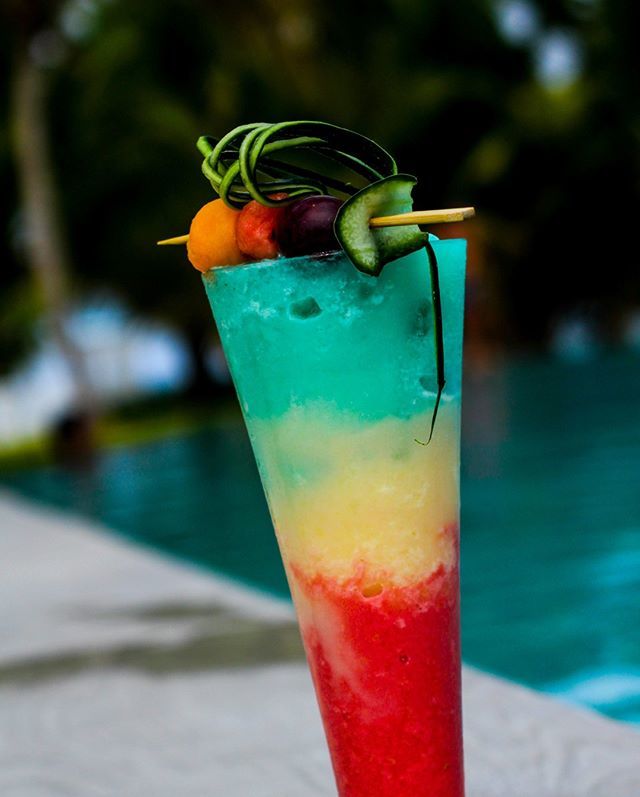 Este Miami Vice te está para comenzar el Carnaval junto a nuestra piscina. 😏 💁
.
. 
#PearlMoment #happinessrevolution #happinessprovider #PearlBeachClub #beachclub #puntacana #bavaro #caribbean #BePearl #summer #girls #bikinifitness #PearlBeachClub #… bit.ly/2Gx0Tx4