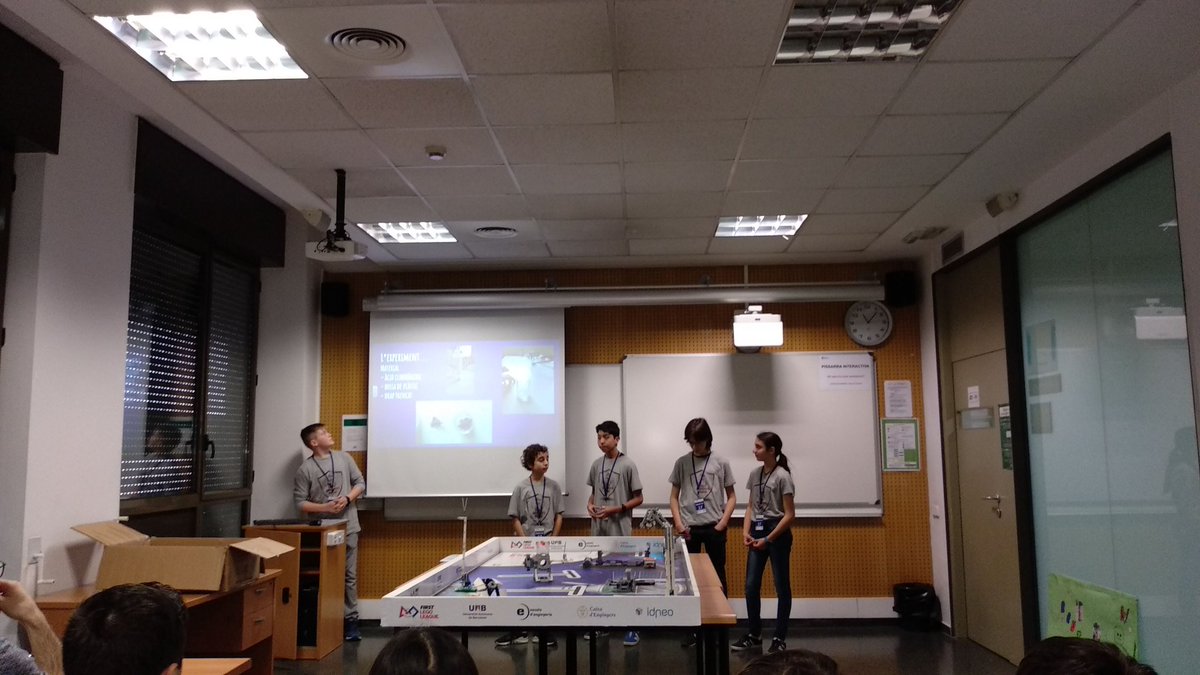 SantRamonSC's tweet photo. Presentem el nostre projecte "Com eliminar els residus generats pels humans a una missió de llarga durada" @SantRamonSC @firstlegoleague #FLL @FLLSpain @enginyeriauab #intoorbit #FLLUAB #morethanrobots #FLLUPC @UABBarcelona #mesquerobots #bateguemjunts Som un equip! https://t.co/FcvbDpJrlL