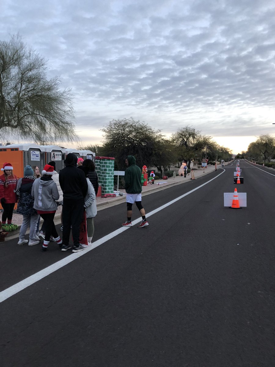 Sinclair11Logan's tweet photo. Phoenix marathon #bmophx https://t.co/qBijsNZteC