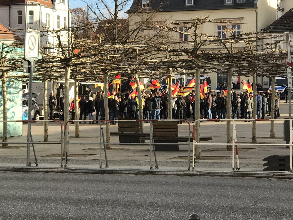 t4mike_berlin's tweet photo. 15:15 Brandenburgs Elite mit Cop Schutz.

#b0902 #ew0902 #esgibtkeinruhigeshinterland #NoNazis #NoAfD #NoNazisBB https://t.co/3q3xPG5OsM