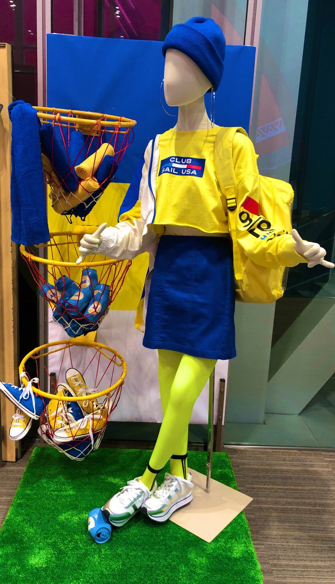 bijikare_fbzb's tweet photo. ファッションビジネス学科2年生
ショッププロデュースコンテスト
画像左   ブランド「AIE」
画像右   ブランド「IMPACT」 https://t.co/QrHAp3BeIP