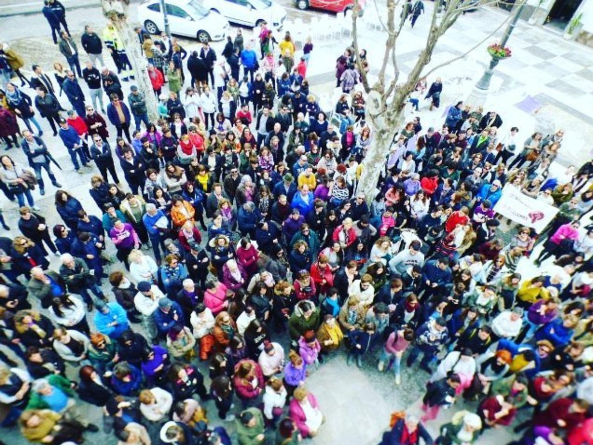 #1000Motivos: Para ir sola, borracha, como quiera, de noche de dia y no me digan que soy la responsable cuando me agreden.    #HaciaLaHuelgaFeminista