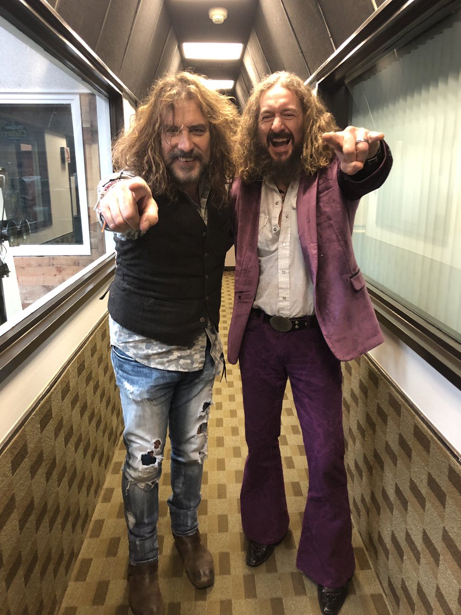 BarsideJive's tweet photo. Jason Elmore guys. #dudes #texasmusicscene #texasmusic #austinmusic #nashvillemusic #barsidejive #barsidejivelive #instagram #artistsoninstagram #artistsofinstagram #artists #host #instagood #instadaily #instamusic #livemusic #brandambassador #internetpersonality #outlaw https://t.co/8Q4wbSbrsX