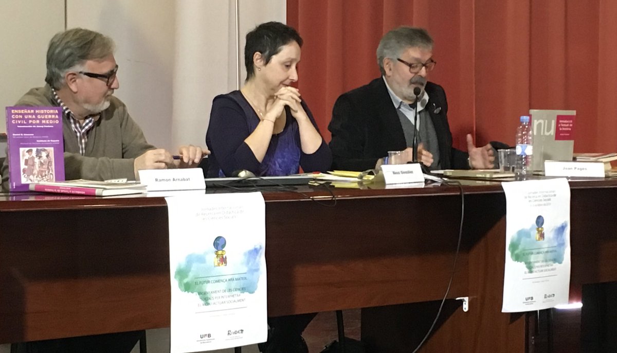 GREDICS1's tweet photo. #16jornadesdcs Taula rodona amb @jpblanch @RamonArnabat per homenatjar #josepfontana des de #gredics #unitatddccss @EducacioUAB @UABBarcelona Ha estat un mestre per a molts mestres d'historia d'aquest pais i d'arreu. En #josepfontana ha influit molt en l'ensenyament historia https://t.co/SJMyzc9v4L