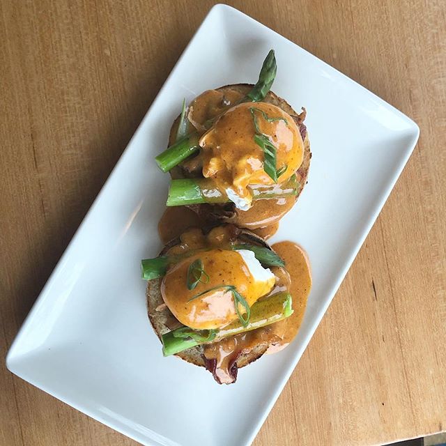 From armview This weekend’s Feature Benny is one for the books. Bacon &amp; Asparagus with Chipotle Hollandaise! 🥓
•
#thearmview #eatlocal #halifaxfood #chowhali #halifax #featurebenny zpr.io/gjkdy