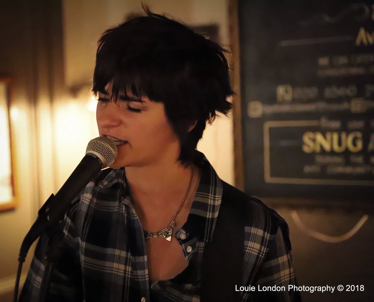 We’ve got Georgia Patterson playing an acoustic set from 9pm 🎶🍻🥂🎼 “Joni meets Joan Jett”
#musicinpubs #saturdaynight #livemusic #camdenroad #pub #bar #oldeagle