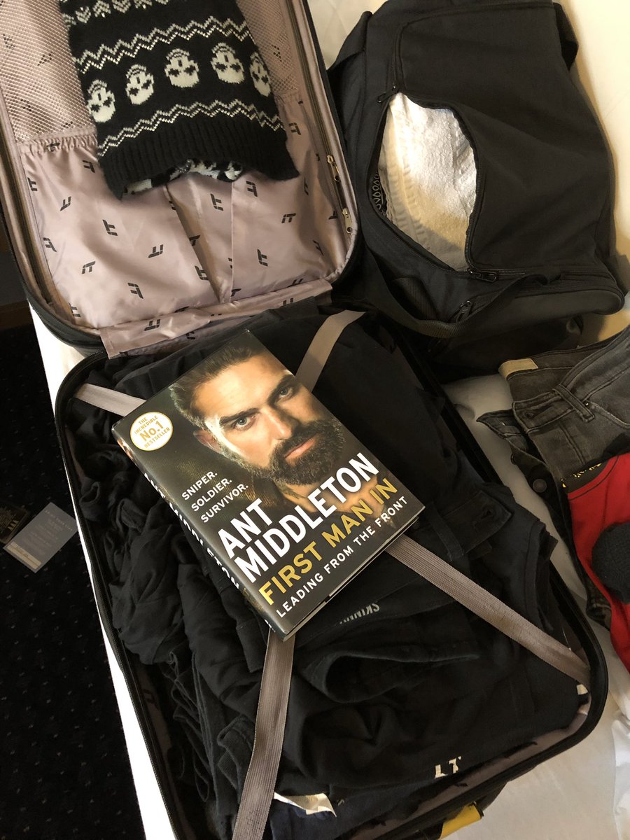 lloydycrow's tweet photo. Currently touring the U.K. and reading this absolute inspiration.@antmiddleton #FirstManIn #SASWhoDaresWin see you tonight Glasgow @Garageglasgow #thosedamncrows https://t.co/ZmA0Nb7v3d