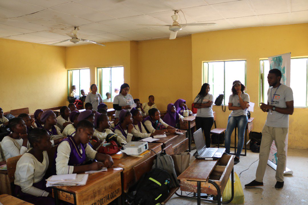 anunobisomto's tweet image. Had a lovely time at the first coding class at Government Secondary School Gwarinpa-estate, introducing the girls to possibilities in tech and women in tech
#girlscancode #everychildcounts #geekcodeplanet