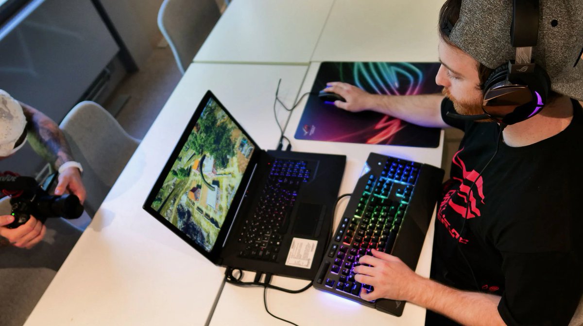 ASUS_ROGNA's tweet photo. So which gaming gear does @NiPGaming and @GeT_RiGhT choose when practicing at home AND the road?

See their go-to gear > https://t.co/EQ29imR2mR https://t.co/pSQsQN2v3c