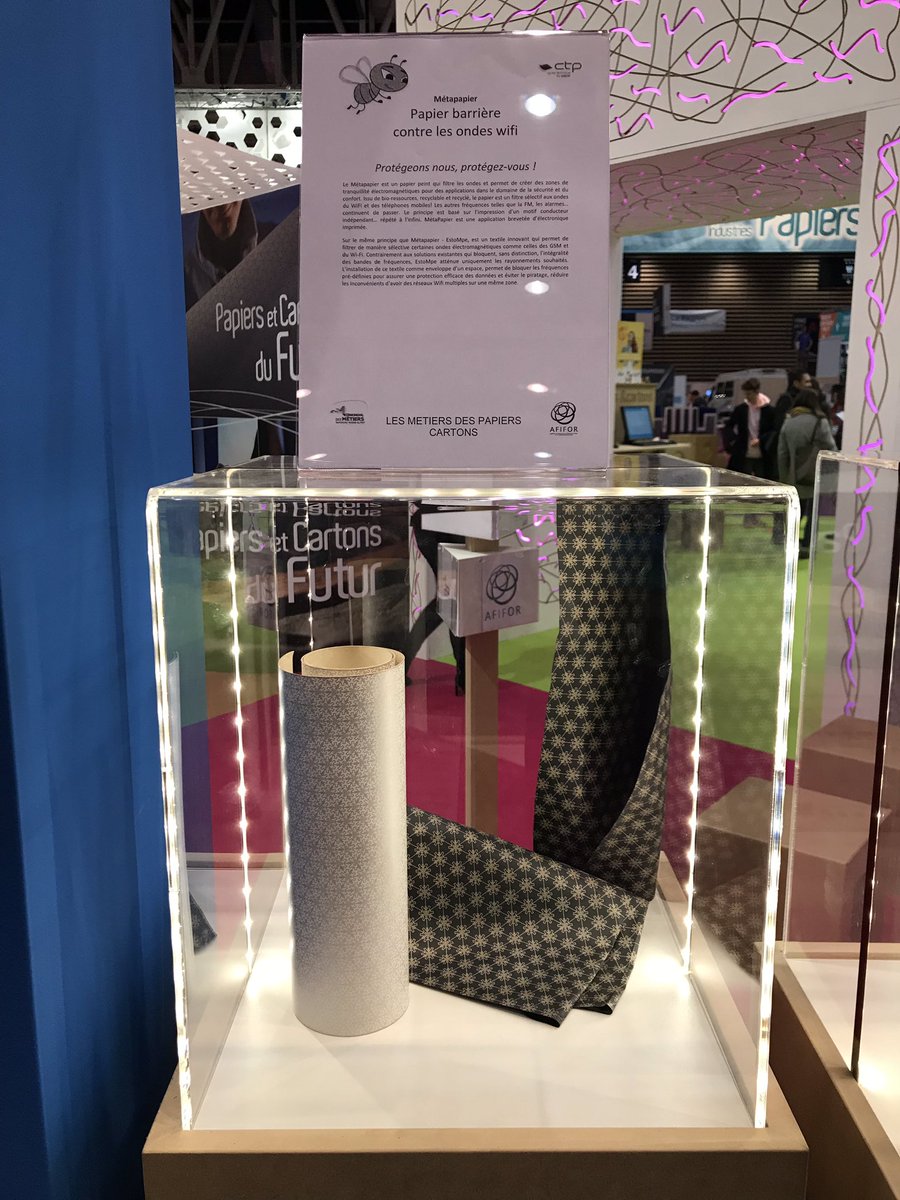 Afifor_Unidis's tweet photo. 📳 Protégeons nous, protégez-vous !
🧻 Le #Métapapier est un papier peint qui filtre les ondes WiFi 📡 et téléphones mobiles 📱 et permet de créer des zones de tranquillité électromagnétiques dans le domaine de la sécurité et du confort. #Innovations #StandIPC #MDM2019 https://t.co/GW7ovI2bUP