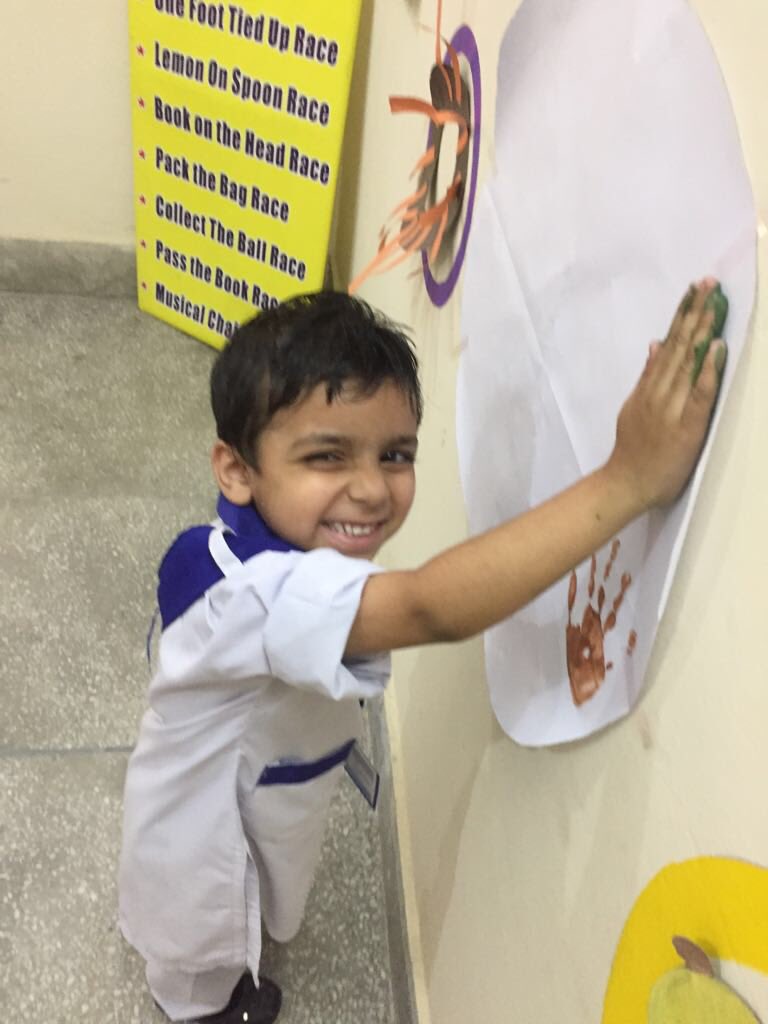 AmnahBatool7's tweet image. #plant4Pakistan I pledge to Plant for Pakistan! #streettoschool #teachachild @SDGsbot #volunteerforPakistan