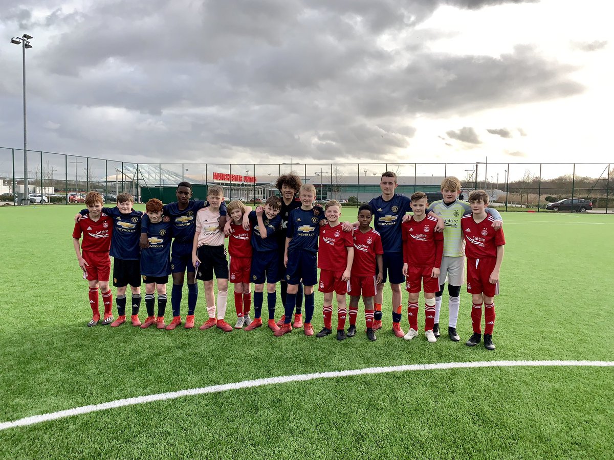 AberdeenFCYouth's tweet photo. Fantastic experience for @AberdeenFC 2006 squad playing against @ManUtd this morning &amp; afternoon. Early start well worth it &amp; we all look forward to playing again tomorrow. #Memories https://t.co/UOhzOmTKOb