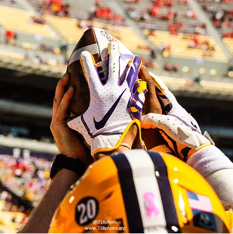LSUReport's tweet photo. LSU Football 2018 Season + Fiesta Bowl Official Highlight Video https://t.co/ZW2neeep3t https://t.co/yMiRlWeLqC