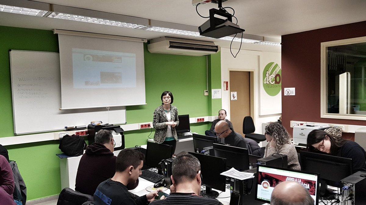 AjuntamentBerga's tweet photo. Aquest matí hem iniciat les accions de formació a entitats amb una sessió dedicada a la comunicació 2.0 per a què les associacions locals puguin donar-se a conèixer a l'entorn digital, interactuar amb els seus públics i difondre continguts de qualitat i de forma atractiva https://t.co/NC6KY6GFpI