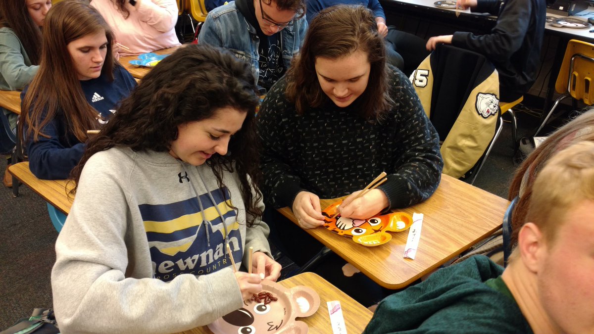 newnanhshistory's tweet photo. @NewnanHigh VN History students ease into VN culture with learning how to use chopsticks! #nhshistory #studentengagement https://t.co/RalEnxkZbN